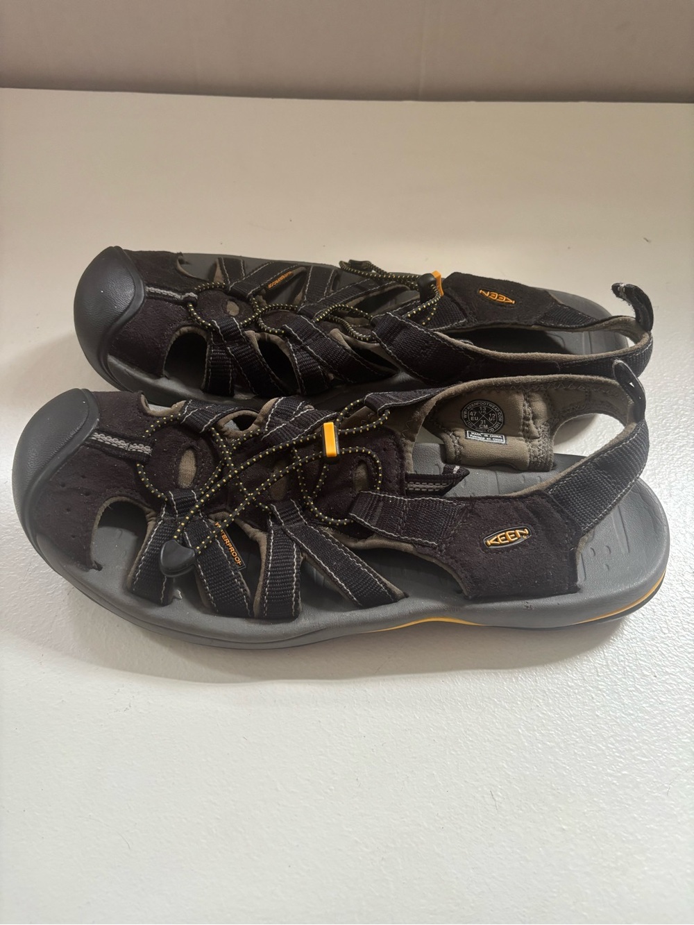 black KEEN Newport H2 Water Sport Hybrid Sandals size 13
